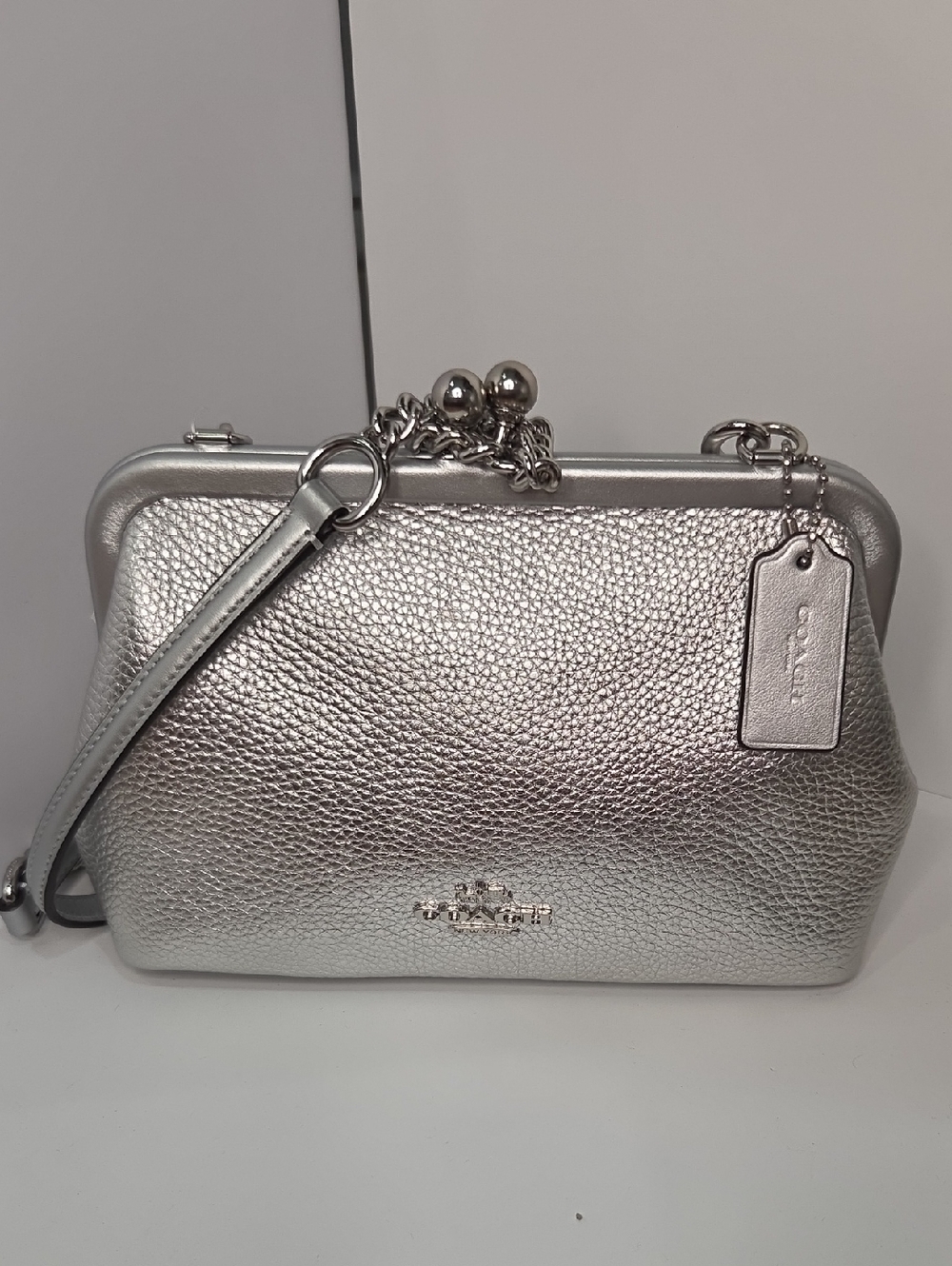 🩶▪️Coach▪️ ‼️Rare Sold Out‼️Metallic Nora  Silver Kisslock Wristlet Crossbody - Picture 5 of 11